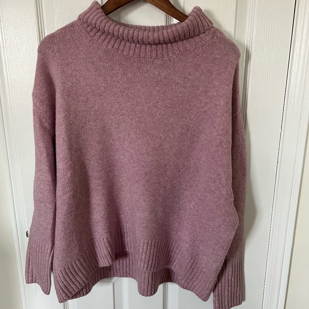 Pink winter blouse with 28% merino wool and 2% spandex